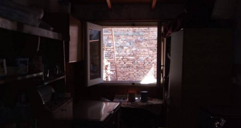LOTE EN VENTA CON CASA DE CONSTRUCCION MIXTA A REFACCIONAR O DEMOLER. 