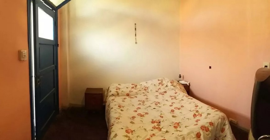 GERLI, AVELLANEDA. VENTA DE CASA PARA DOS FAMILIAS, DE 2 Y 3 AMBIENTES. A REFACCIONAR.