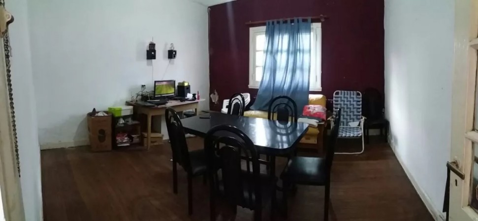GERLI, AVELLANEDA. VENTA DE CASA PARA DOS FAMILIAS, DE 2 Y 3 AMBIENTES. A REFACCIONAR.