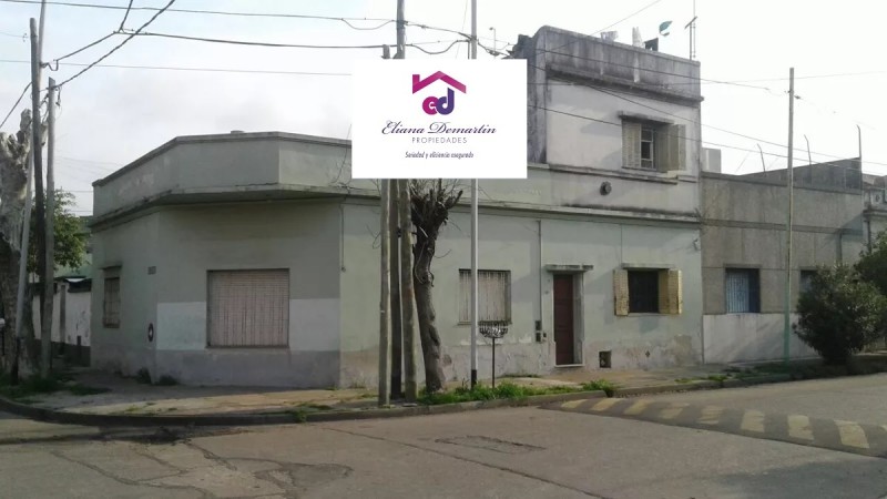 GERLI, AVELLANEDA. VENTA DE CASA PARA DOS FAMILIAS, DE 2 Y 3 AMBIENTES. A REFACCIONAR.