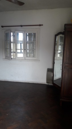 GERLI, AVELLANEDA. VENTA DE CASA PARA DOS FAMILIAS, DE 2 Y 3 AMBIENTES. A REFACCIONAR.