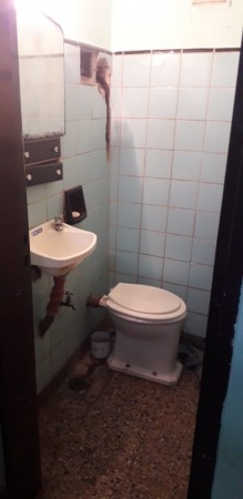 LOCAL COMERCIAL EN ALQUILER EN SARANDI. IDEAL PARA DESPENSA O MAXIKIOSCO.