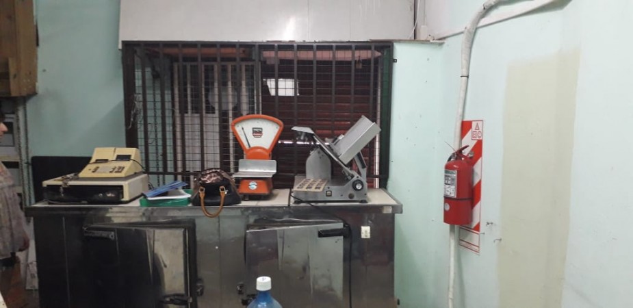 LOCAL COMERCIAL EN ALQUILER EN SARANDI. IDEAL PARA DESPENSA O MAXIKIOSCO.