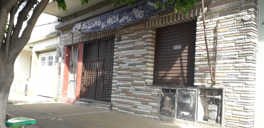 LOCAL COMERCIAL EN ALQUILER EN SARANDI. IDEAL PARA DESPENSA O MAXIKIOSCO.