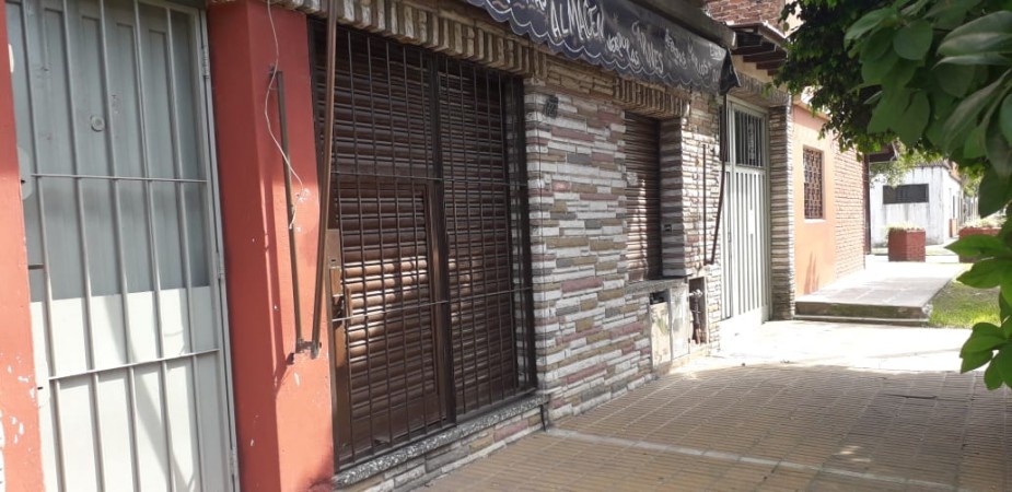 LOCAL COMERCIAL EN ALQUILER EN SARANDI. IDEAL PARA DESPENSA O MAXIKIOSCO.