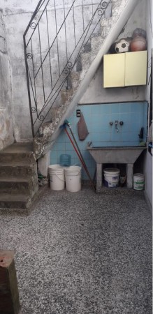 CASA DE  TRES AMBIENTES CON PATIO Y TERRAZA