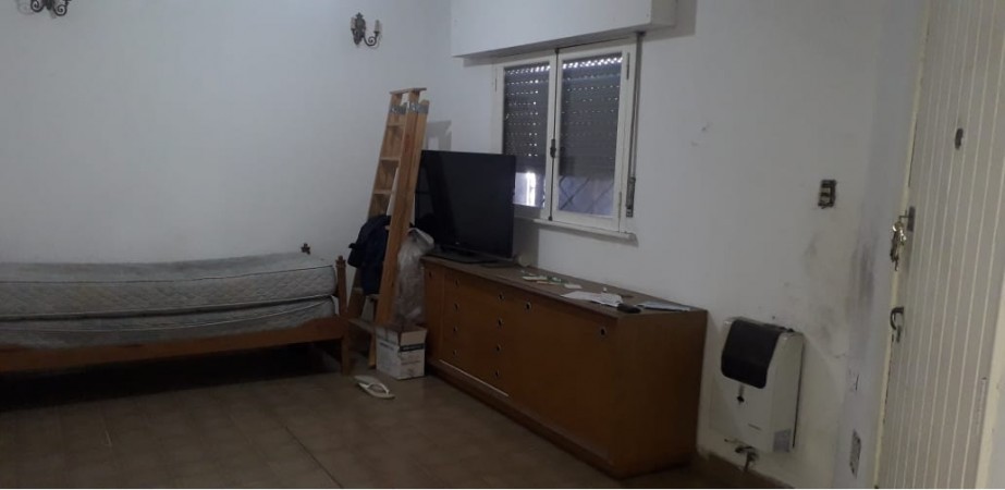 CASA DE  TRES AMBIENTES CON PATIO Y TERRAZA