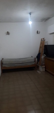 CASA DE  TRES AMBIENTES CON PATIO Y TERRAZA