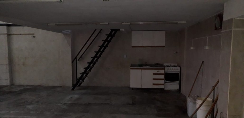 GALPON EN ALQUILER 158 M2 CON OFICINAS, BAÑO, KITCHENETTE Y ENERGIA TRIFASICA