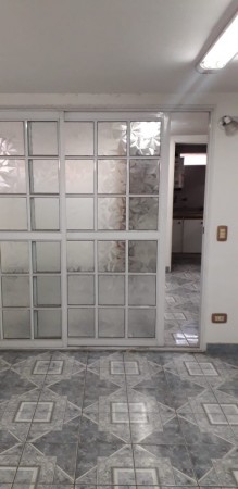 GALPON EN ALQUILER 158 M2 CON OFICINAS, BAÑO, KITCHENETTE Y ENERGIA TRIFASICA
