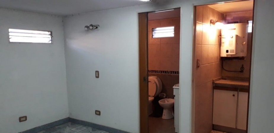 GALPON EN ALQUILER 158 M2 CON OFICINAS, BAÑO, KITCHENETTE Y ENERGIA TRIFASICA
