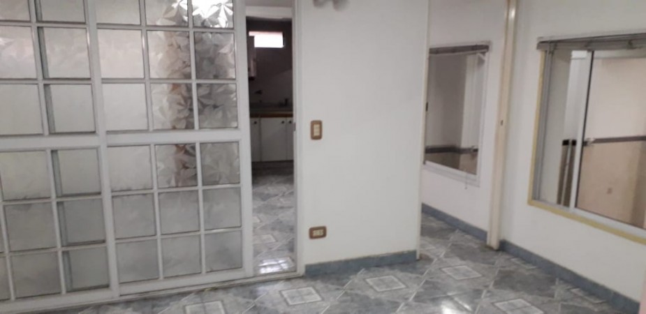 GALPON EN ALQUILER 158 M2 CON OFICINAS, BAÑO, KITCHENETTE Y ENERGIA TRIFASICA