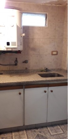 GALPON EN ALQUILER 158 M2 CON OFICINAS, BAÑO, KITCHENETTE Y ENERGIA TRIFASICA