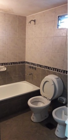 GALPON EN ALQUILER 158 M2 CON OFICINAS, BAÑO, KITCHENETTE Y ENERGIA TRIFASICA