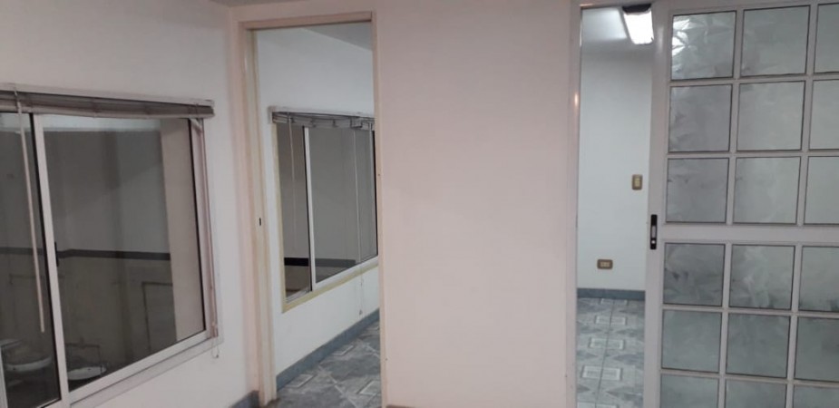 GALPON EN ALQUILER 158 M2 CON OFICINAS, BAÑO, KITCHENETTE Y ENERGIA TRIFASICA