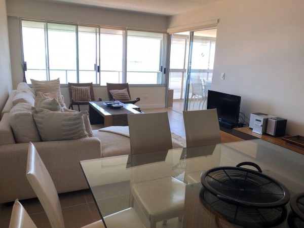 Dpto 3 Amb con Dependecia y Cochera en Playa Mansa - Punta del Este