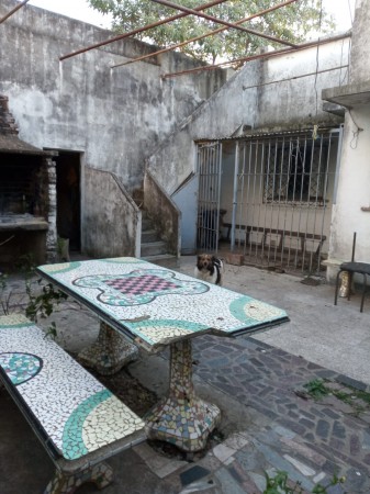WILDE OESTE. VENTA DE LOTE DE 250 M2 CON 2 DUPLEX A TERMINAR Y CASA DE 3 AMBIENTES A REFACCIONAR.