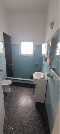 PH DE 3 AMBIENTES EN VENTA EN WILDE. CON DOS PATIOS Y TERRAZA. 