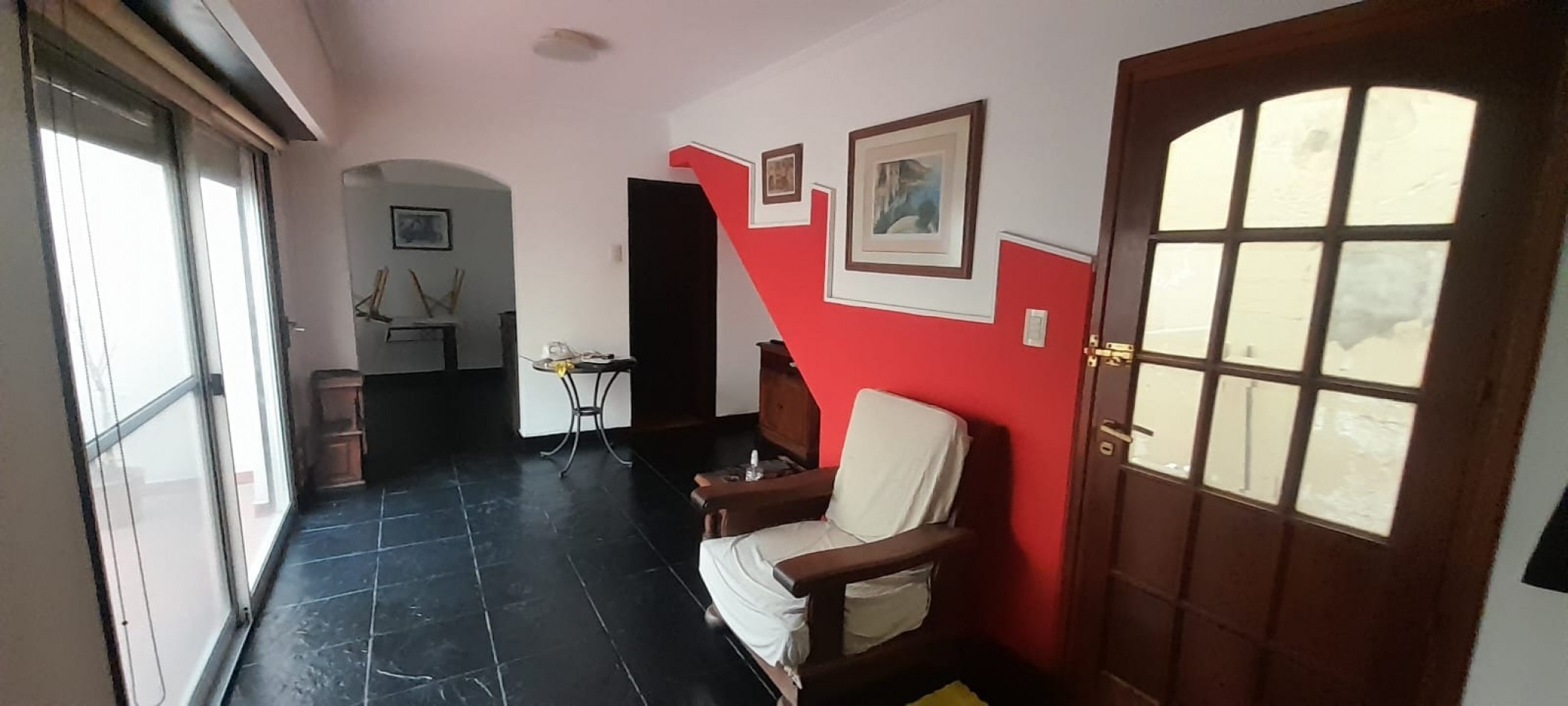 CASA DE 4 AMBIENTES EN VENTA EN AVELLANEDA. CON GARAGE, QUINCHO Y TERRAZA.