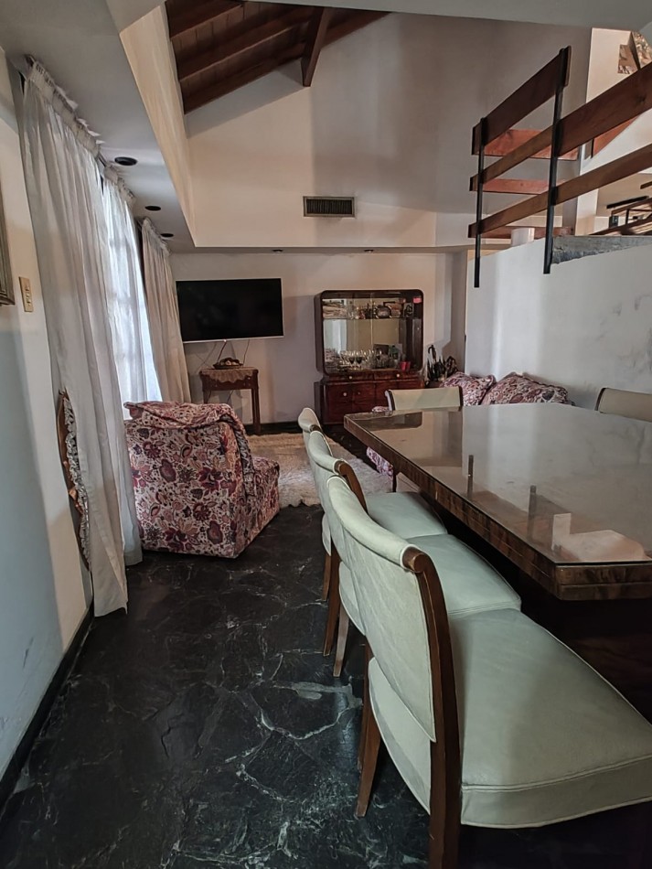 Casa de 4 ambientes con dependencia!!