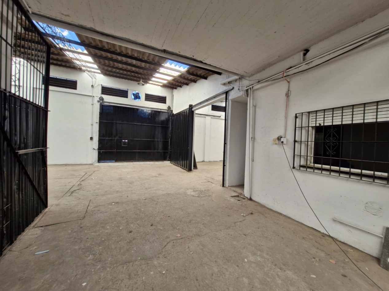 GALPON EN ALQUILER DE 760 M2 EN P.B. CON SALIDA A 2 CALLES, MAS CASA DE 4 AMBIENTES EN P.A. DE 70 M2