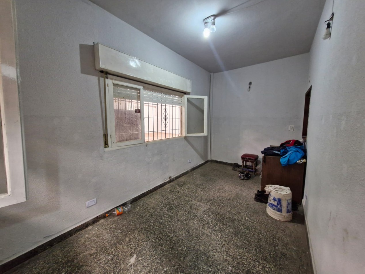 GALPON EN ALQUILER DE 760 M2 EN P.B. CON SALIDA A 2 CALLES, MAS CASA DE 4 AMBIENTES EN P.A. DE 70 M2