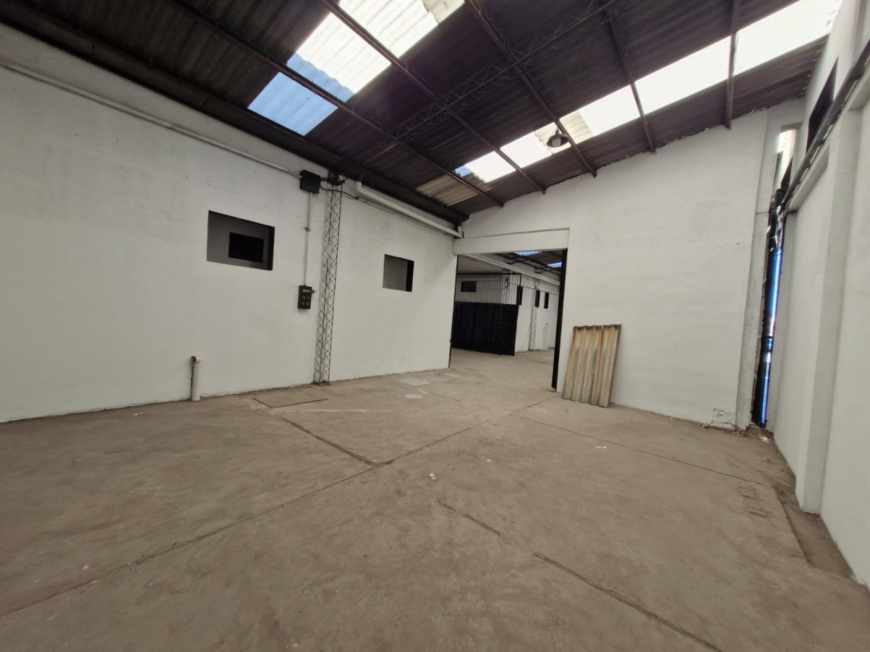 GALPON EN ALQUILER DE 760 M2 EN P.B. CON SALIDA A 2 CALLES, MAS CASA DE 4 AMBIENTES EN P.A. DE 70 M2