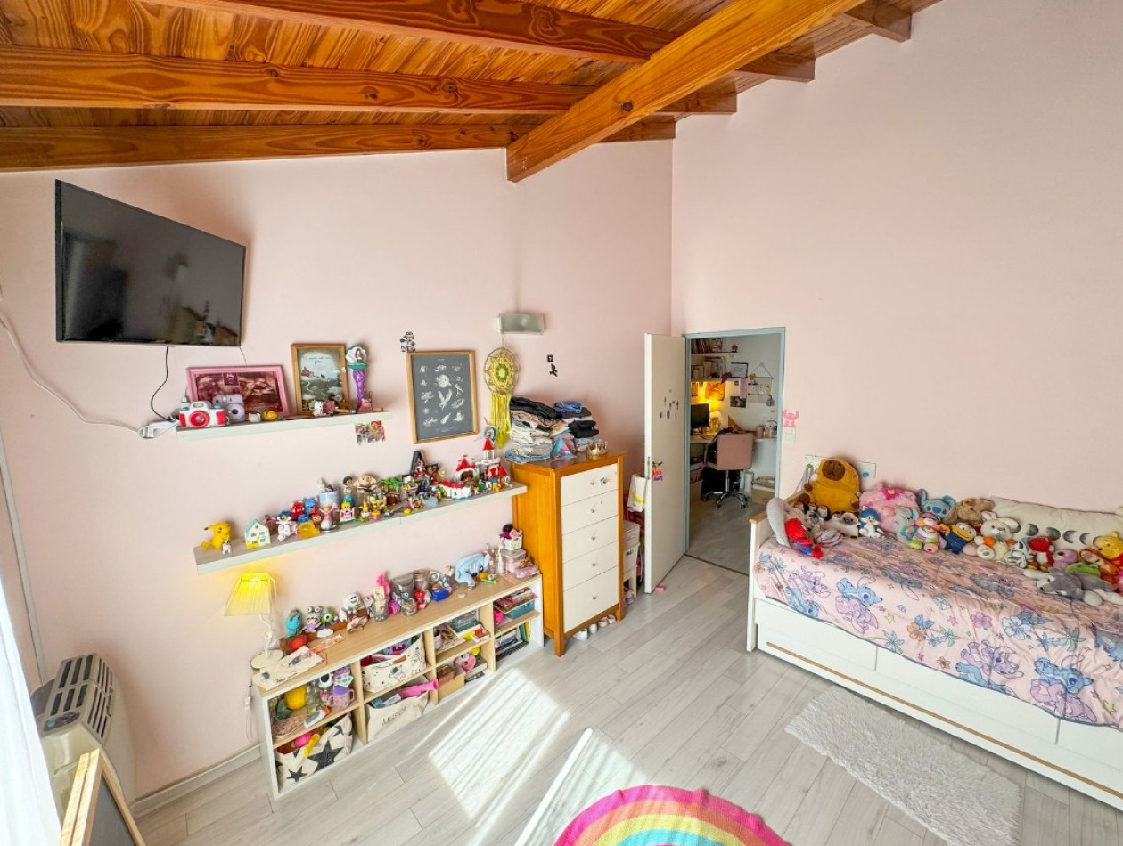 Piso de 4 ambientes con 2 cocheras cubiertas y 2 Bauleras