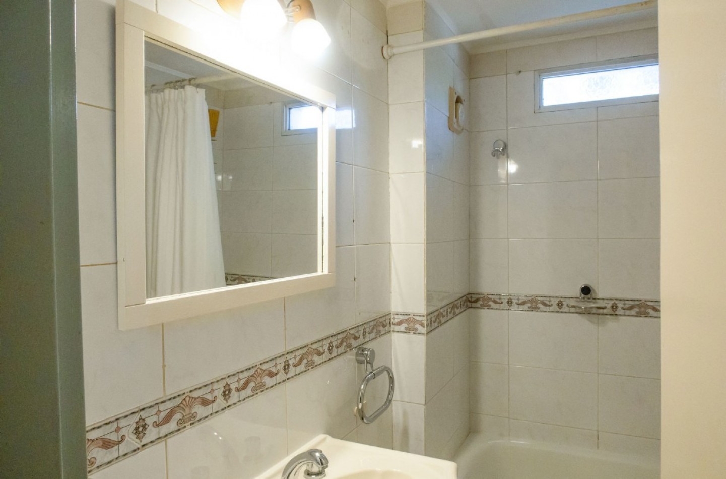 Piso de 4 ambientes con 2 cocheras cubiertas y 2 Bauleras