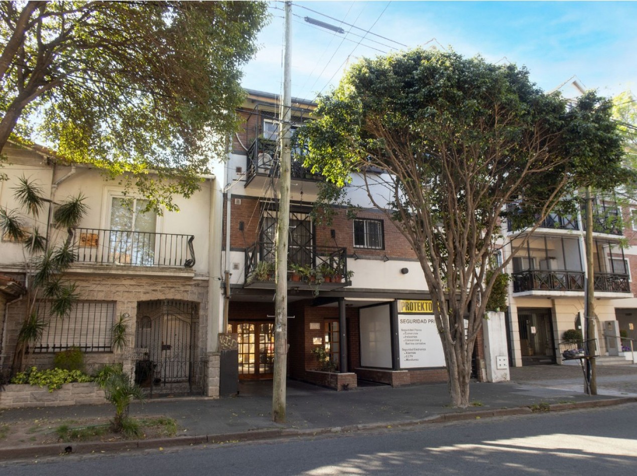 Piso de 4 ambientes con 2 cocheras cubiertas y 2 Bauleras