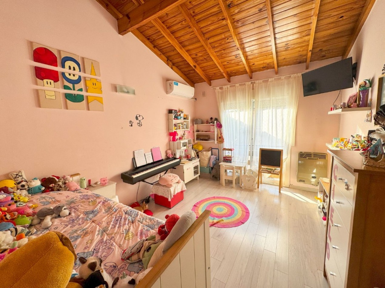 Piso de 4 ambientes con 2 cocheras cubiertas y 2 Bauleras