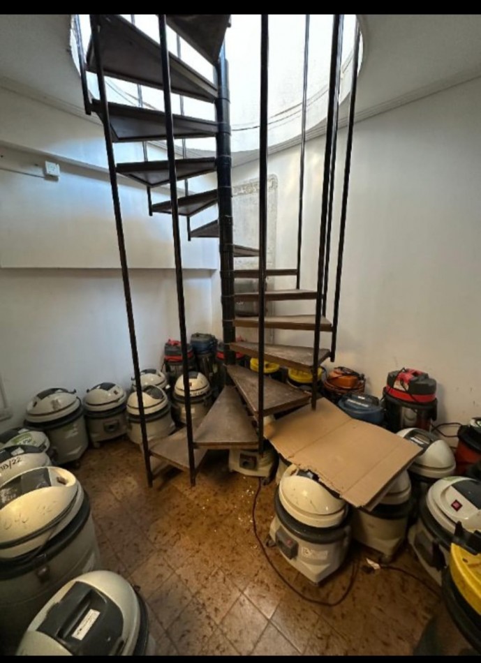 PIÑEYRO - GALPON EN ALQUILER DE 400 M2 CUBIERTOS DISTRIBUIDOS EN 3 PLANTAS