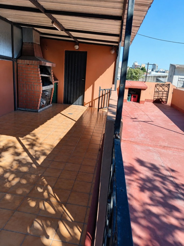 CRUCECITA - AVELLANEDA. PH DE 3 AMBIENTES AL FRENTE EN VENTA. APTO CREDITO