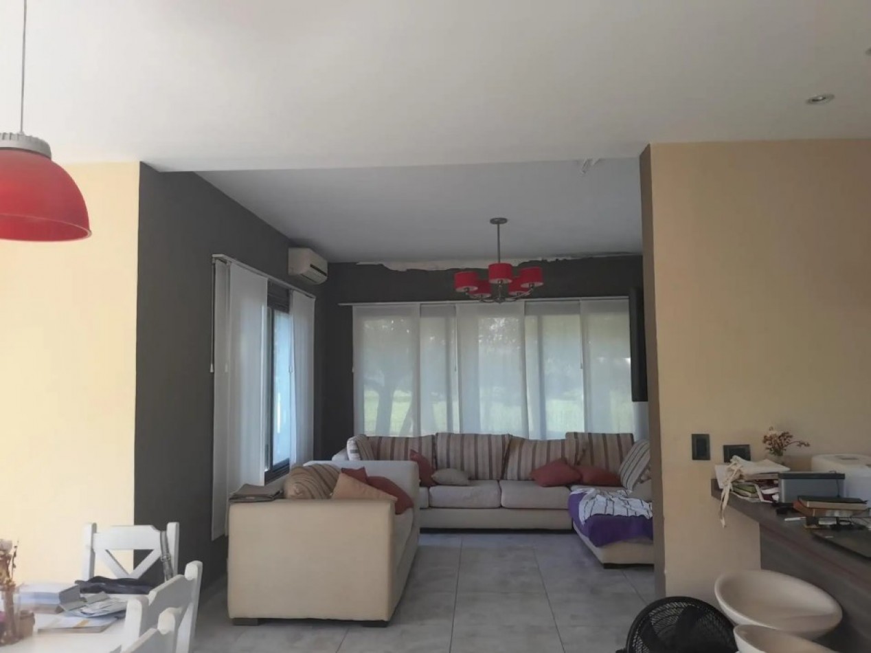 Moderna casa en esquina con 3 suites y vista al golf - Club de Campo Aranzazu