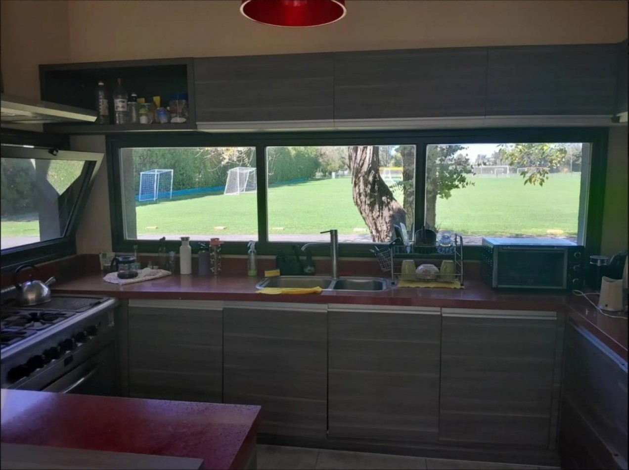 Moderna casa en esquina con 3 suites y vista al golf - Club de Campo Aranzazu