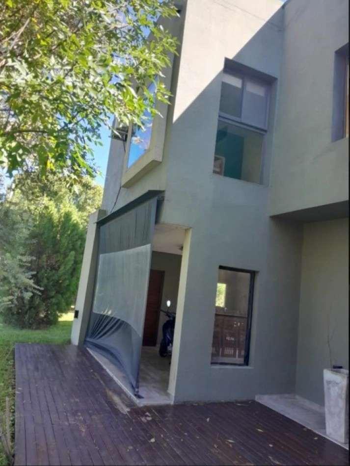 Moderna casa en esquina con 3 suites y vista al golf - Club de Campo Aranzazu