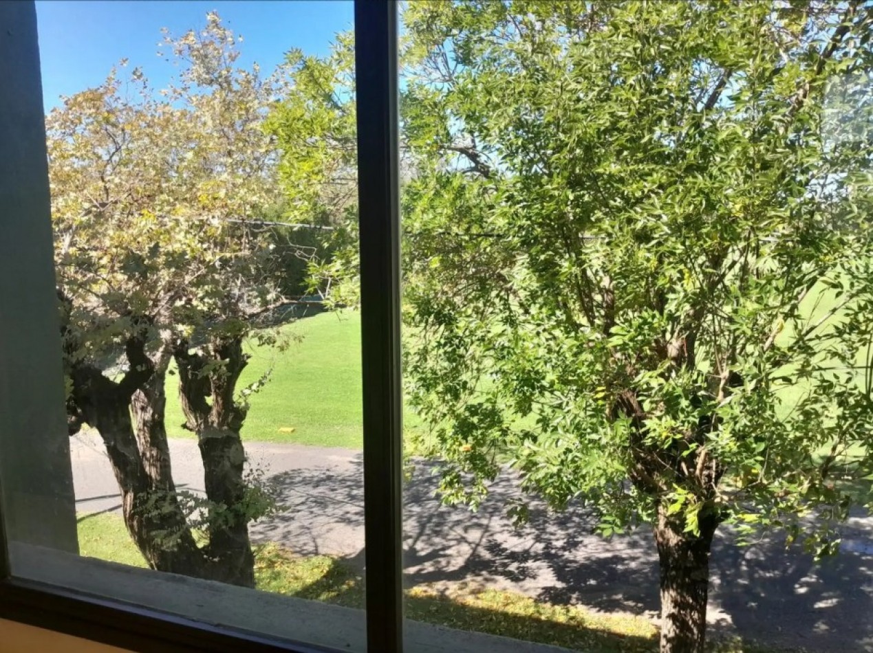 Moderna casa en esquina con 3 suites y vista al golf - Club de Campo Aranzazu