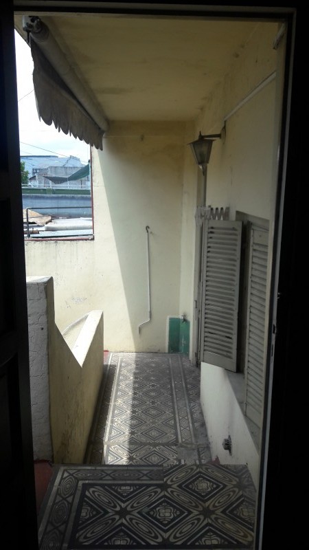 GERLI, AVELLANEDA. VENTA DE CASA PARA DOS FAMILIAS, DE 2 Y 3 AMBIENTES. A REFACCIONAR.