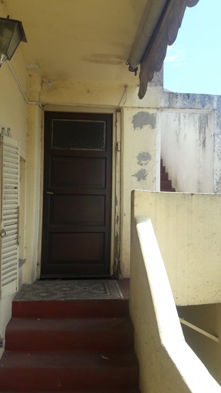 GERLI, AVELLANEDA. VENTA DE CASA PARA DOS FAMILIAS, DE 2 Y 3 AMBIENTES. A REFACCIONAR.