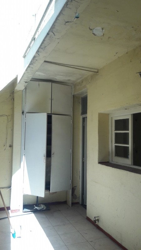 GERLI, AVELLANEDA. VENTA DE CASA PARA DOS FAMILIAS, DE 2 Y 3 AMBIENTES. A REFACCIONAR.