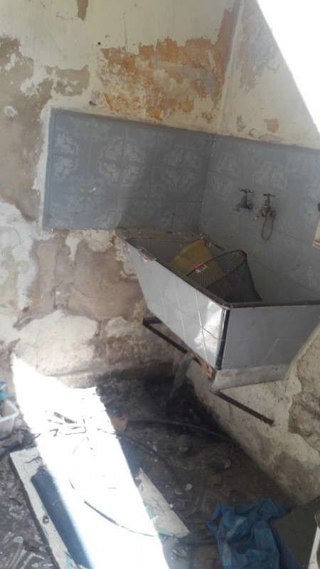 GERLI, AVELLANEDA. VENTA DE CASA PARA DOS FAMILIAS, DE 2 Y 3 AMBIENTES. A REFACCIONAR.