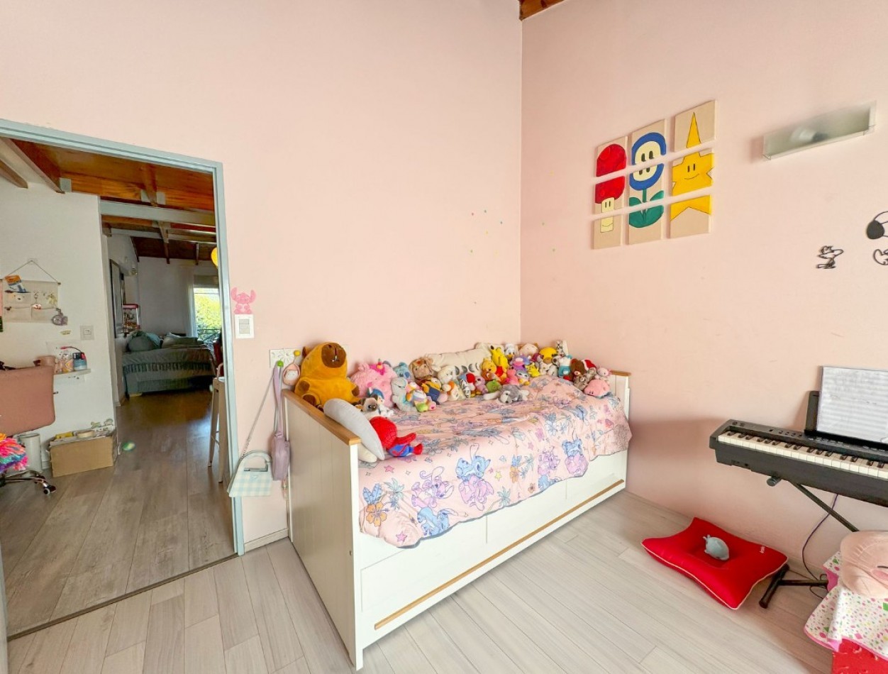 Piso de 4 ambientes con cochera cubierta y 2 Bauleras