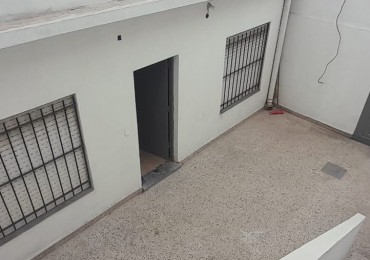 PH DE 3 AMBIENTES EN VENTA EN WILDE. CON DOS PATIOS Y TERRAZA. 