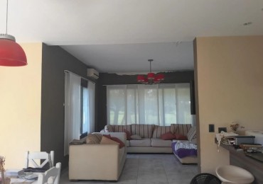 Moderna casa en esquina con 3 suites y vista al golf - Club de Campo Aranzazu